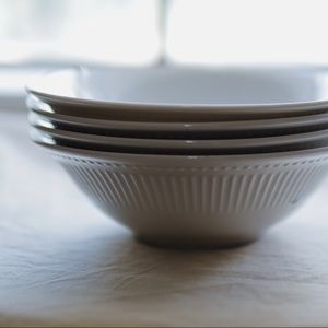 Medium sized kitchen bowls